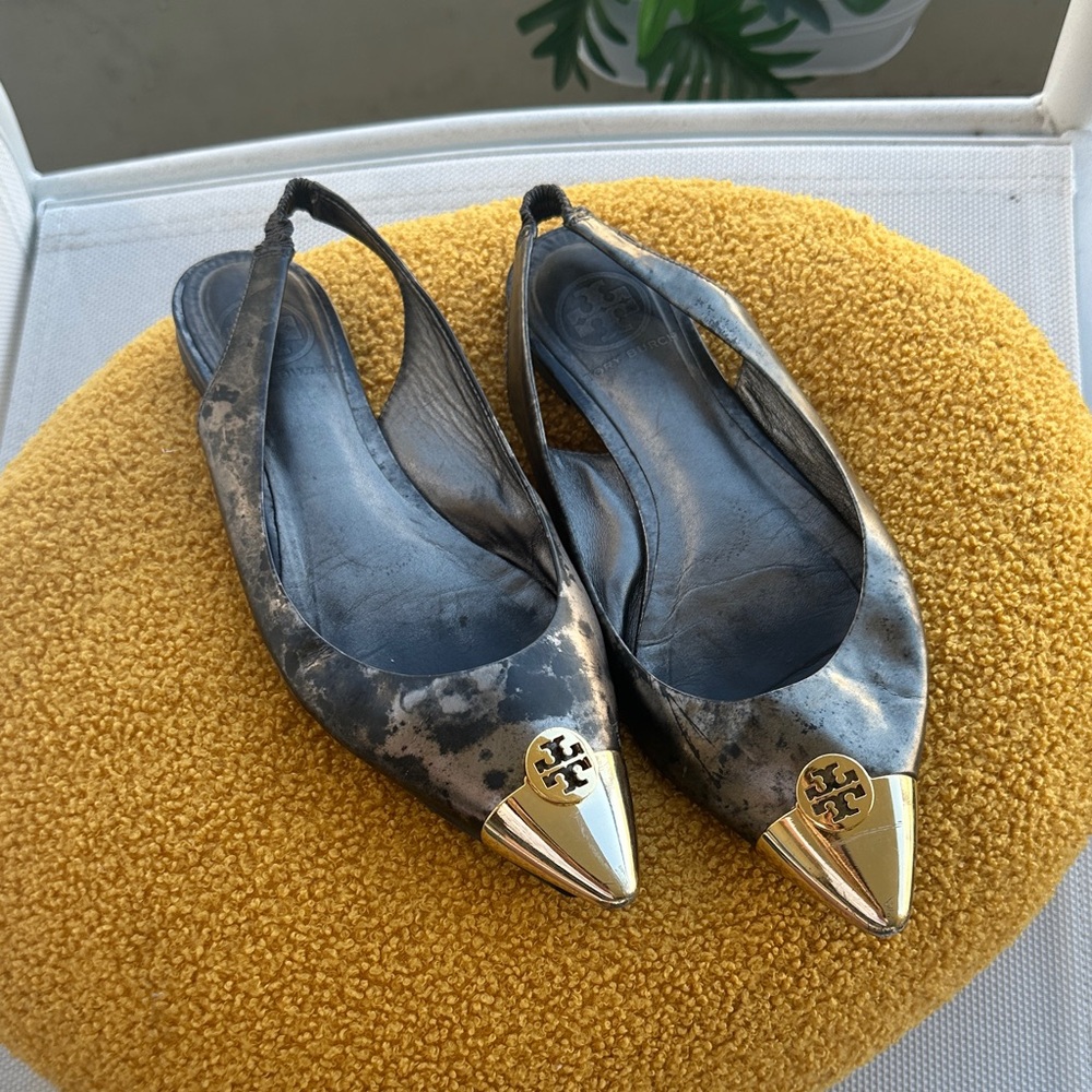 Tory Burch Black with gold metallic pointed cap Women's Flats